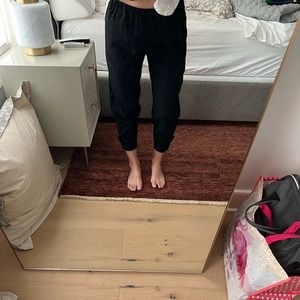 Aritzia black jogger pant with elastic waist and ankle